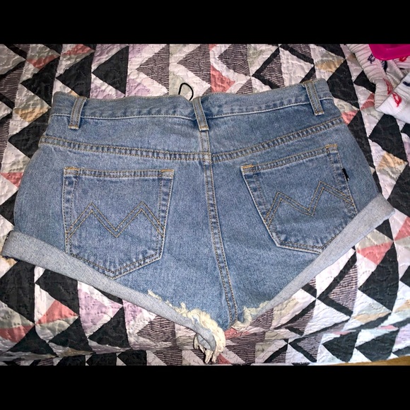 MinkPink shorts - Picture 2 of 2